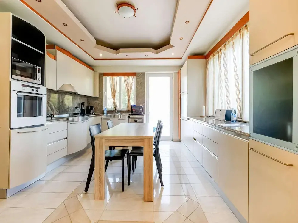 Beautiful Holiday Home With Private Pool