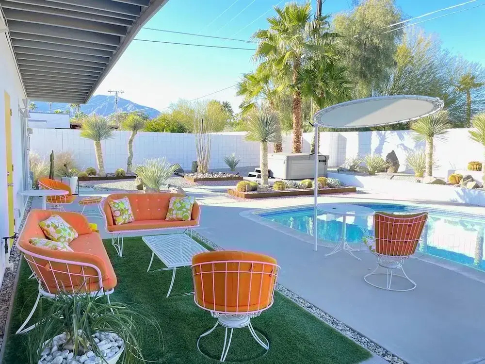 OG MCM w Saltwater Pool Hot Tub Dogs Welcome