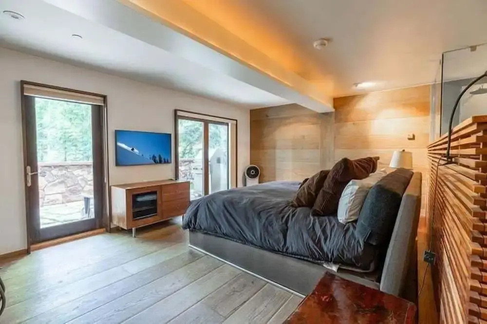 Northwoods Condo Private Ski-In Ski-Out Access to Vail Mountain by RedAwning