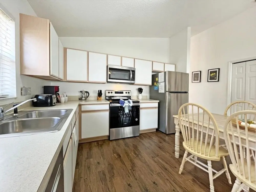 Bloomingdale Villa 4 Bedroom Home by RedAwning