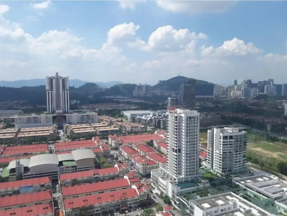 Dashing 1BR Next To Surian MRT 31
