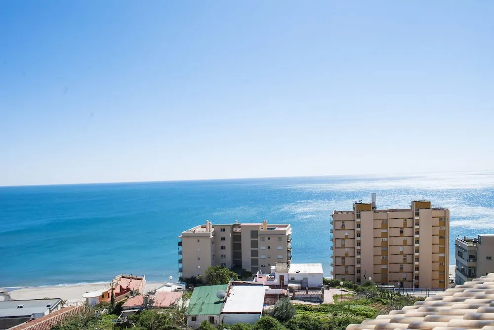 Beachclose Apartment with Large Terrace and Pool Ref 6