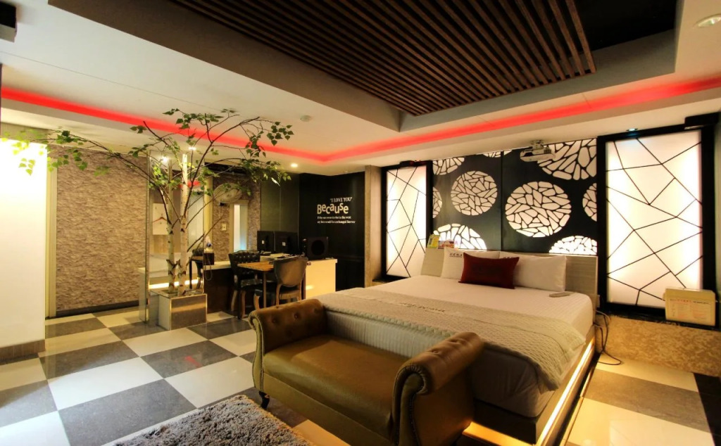 Hera Hotel