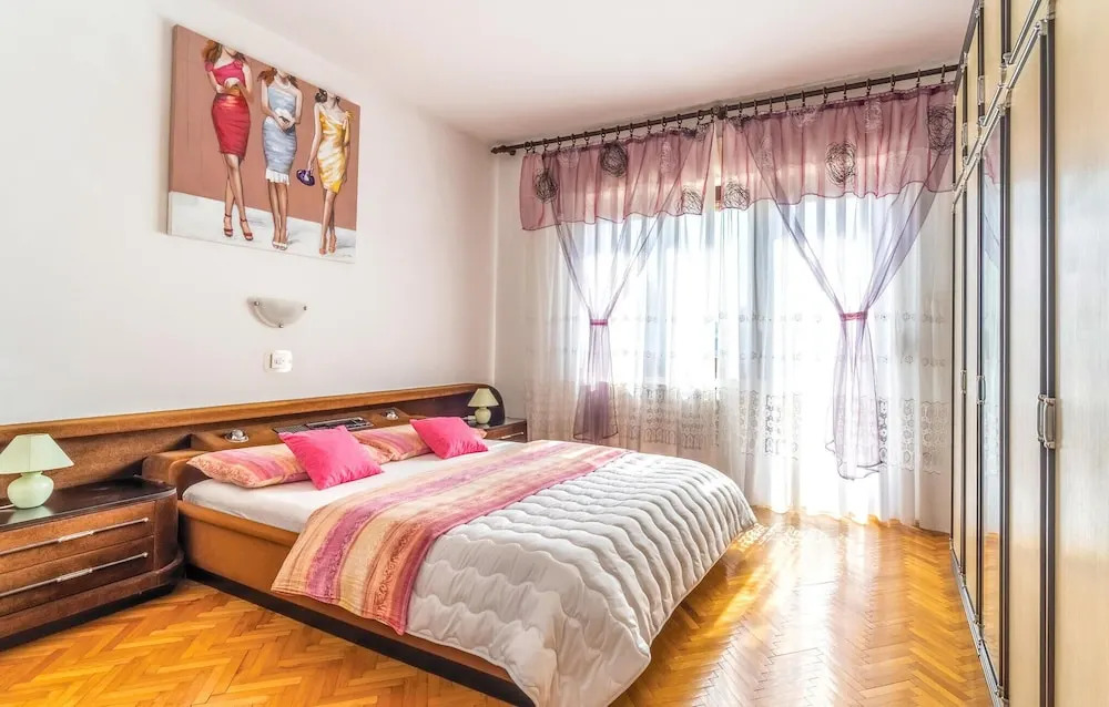 Beautiful Home in Stinjan With Wifi and 4 Bedrooms