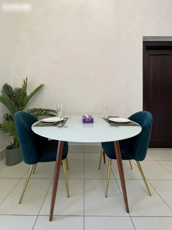 1-br Dazingly lit Downtown