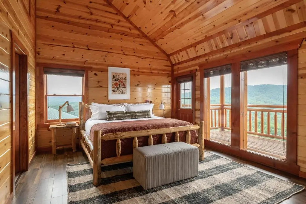 Sugarland by Avantstay Sleeps 28! Home Theatre! Two Hot Tubs! Indoor Pool! Incredible Views!