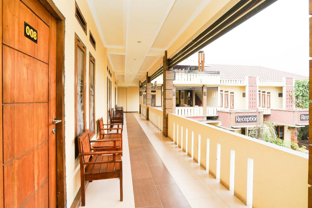 OYO 1080 Sm Bromo Hotel