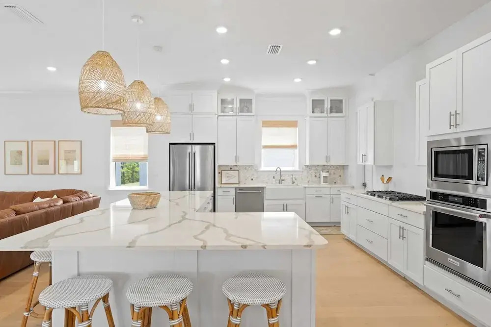 Family-friendly Coastal Escape Grill, Decks & More!