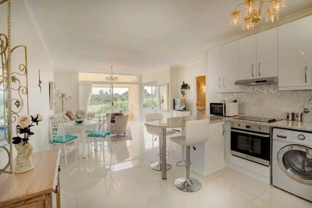 L`Azur : Elegant Apartment with Sea View