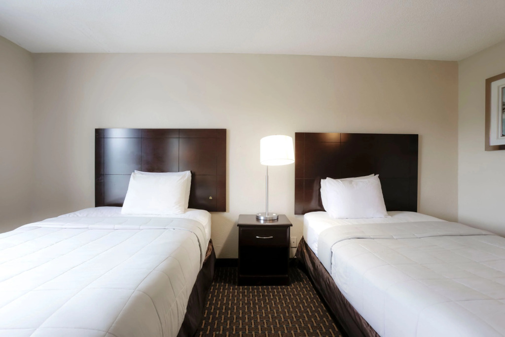 Copley Inn & Suites By OYO Akron OH