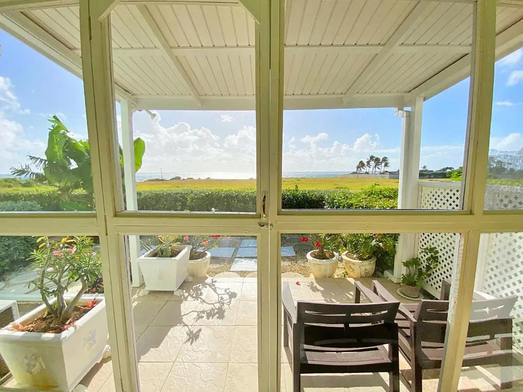 The Gem is located a few minutes walk to the gorgeous Bottom Bay Beach