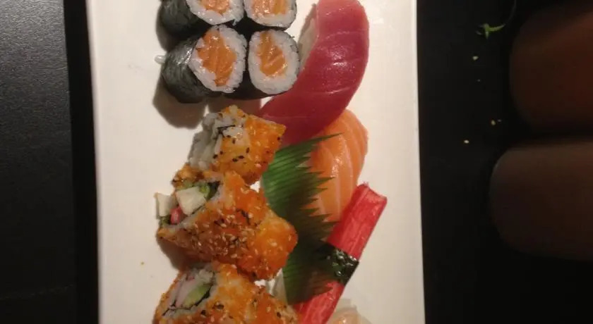Yumi Hotel Sushi-Steaks & Friends