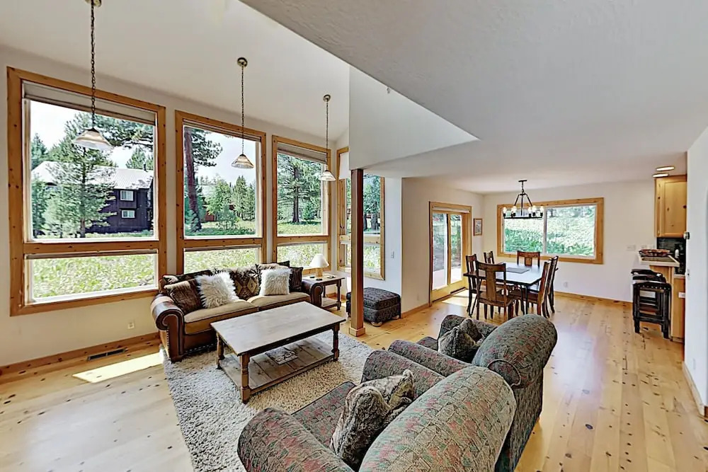 Cozy Haven Near Tahoe Donner Amenities 3 Bedroom Home