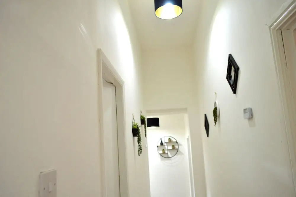 Beautiful Two-bed Apartment With Driveway Parking