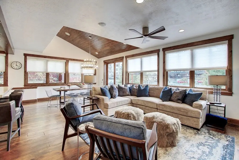 Modern 5bdr Right off Main Street w/ Hot Tub Main Street Escape by Avantstay