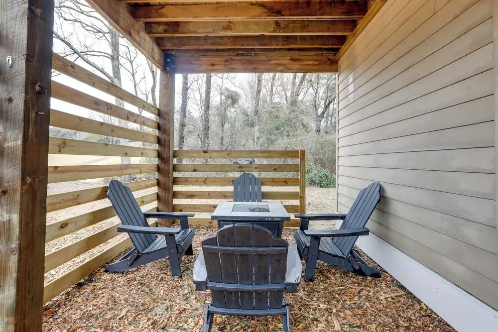 Kitty Hawk Apartment w/ Hot Tub - 1 Mi to Beach!