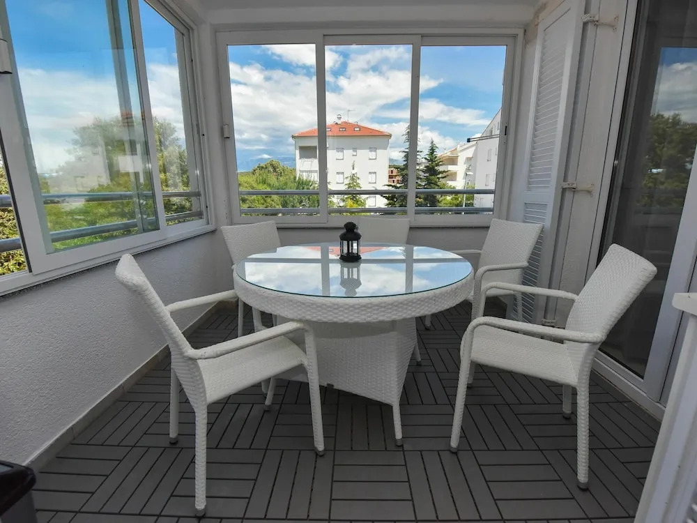 Luxurious Apartment in Novalja Near Sea