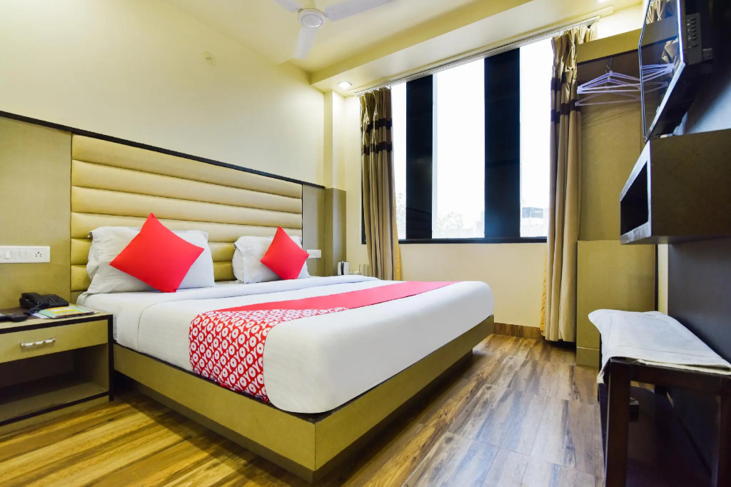 OYO 41651 Hotel Gauranga Inn