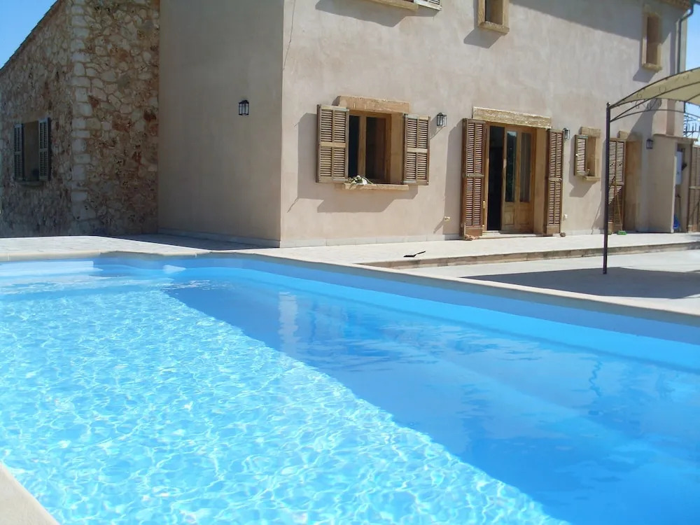 Ideal house for families Very quiet area and good access by car