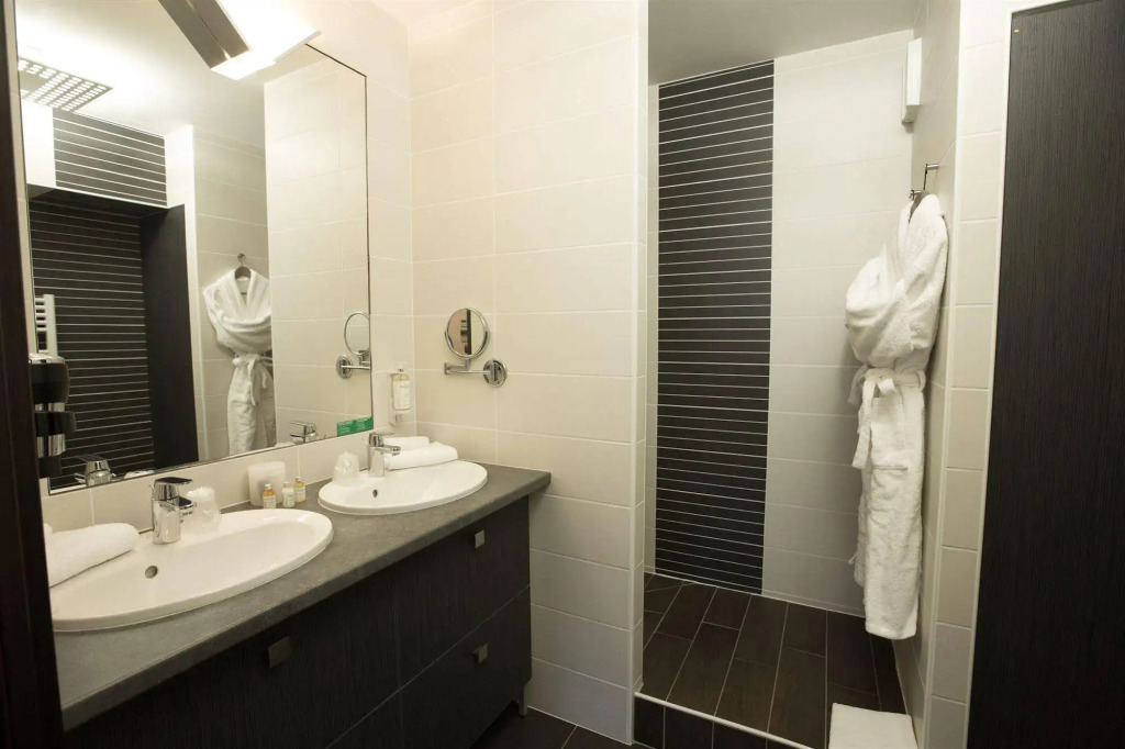 Le Pier Toulouse Hotel