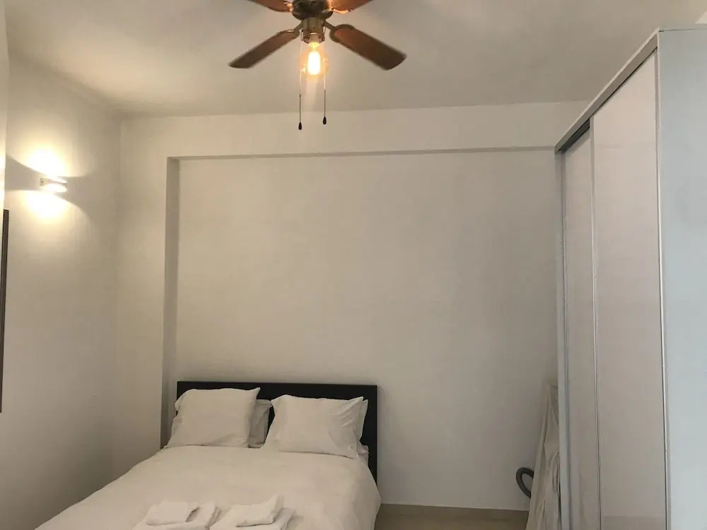 2 Bedroom Apartment with Hot Tub Facing Bograshov Beach