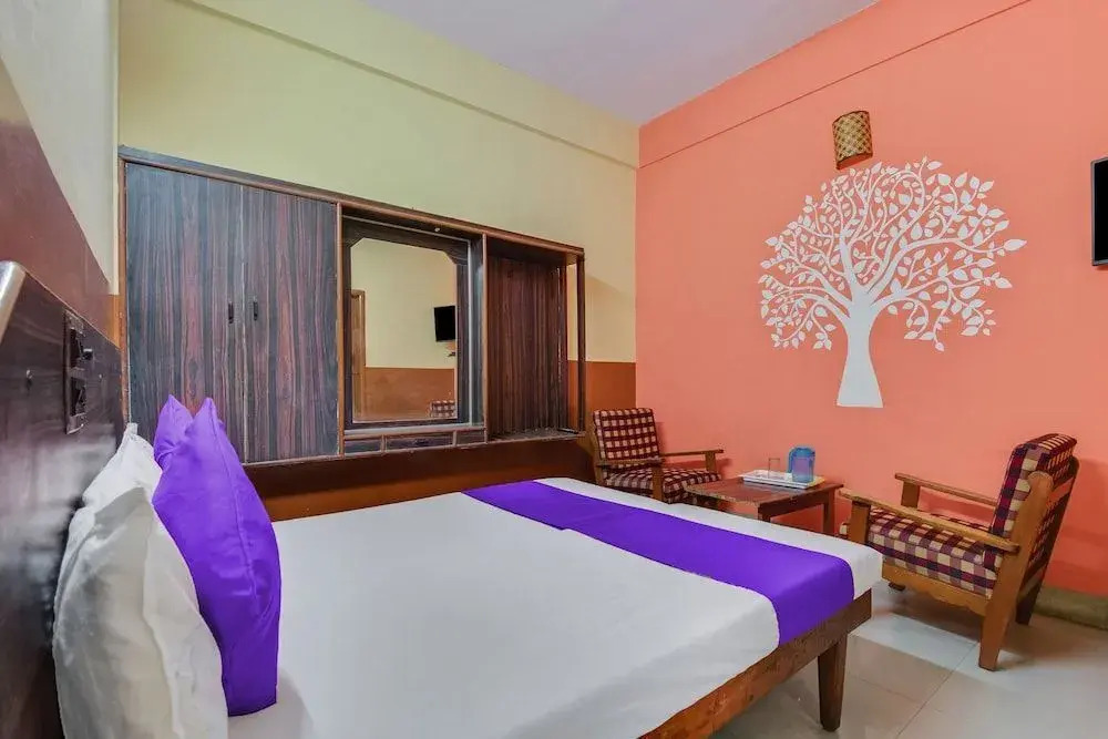 Hotel Pawansree Deluxe Lodge by OYO Rooms
