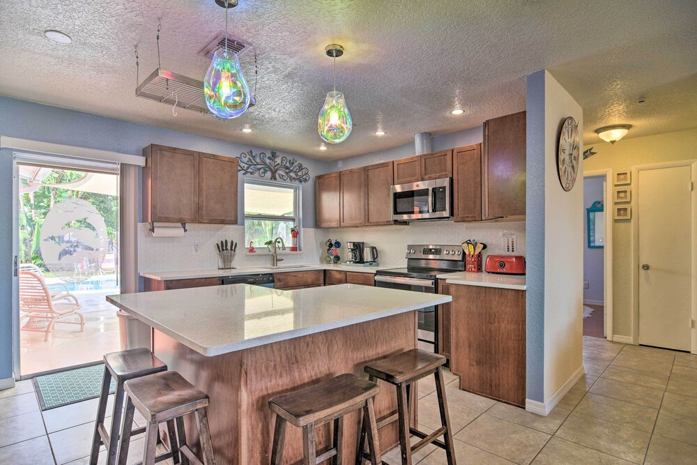 6 Mi to Beaches: Seminole Retreat w/ Pool