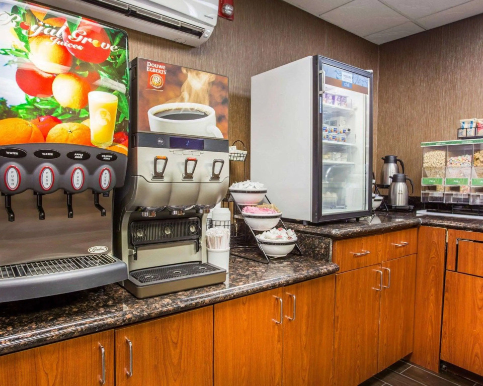 Comfort Inn & Suites at Stone Mountain