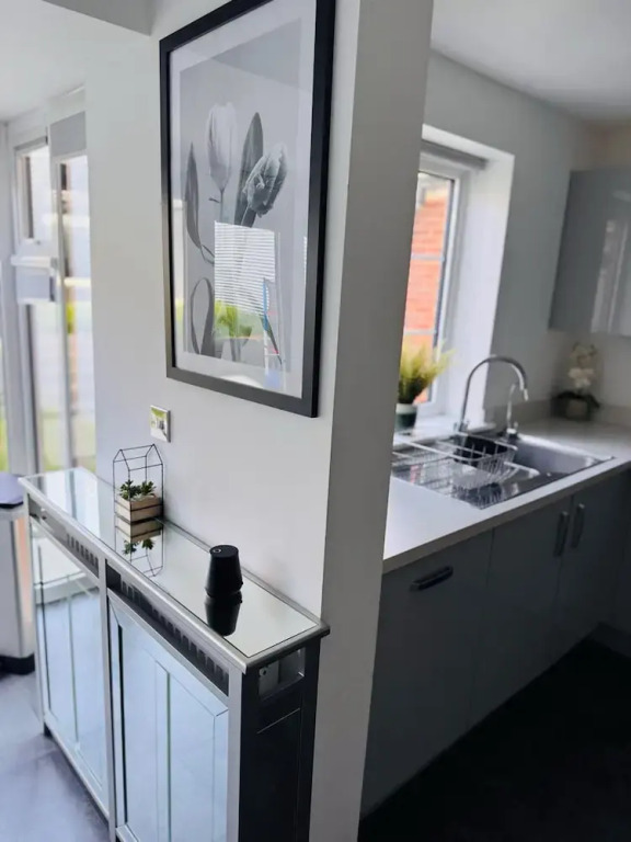 Luxurious Majestic 4 Bedroom- Free Parking