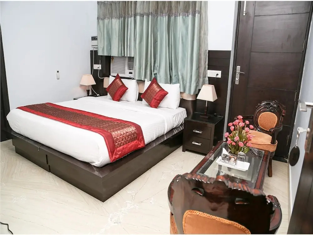 Asian Suites Elite Sector 31
