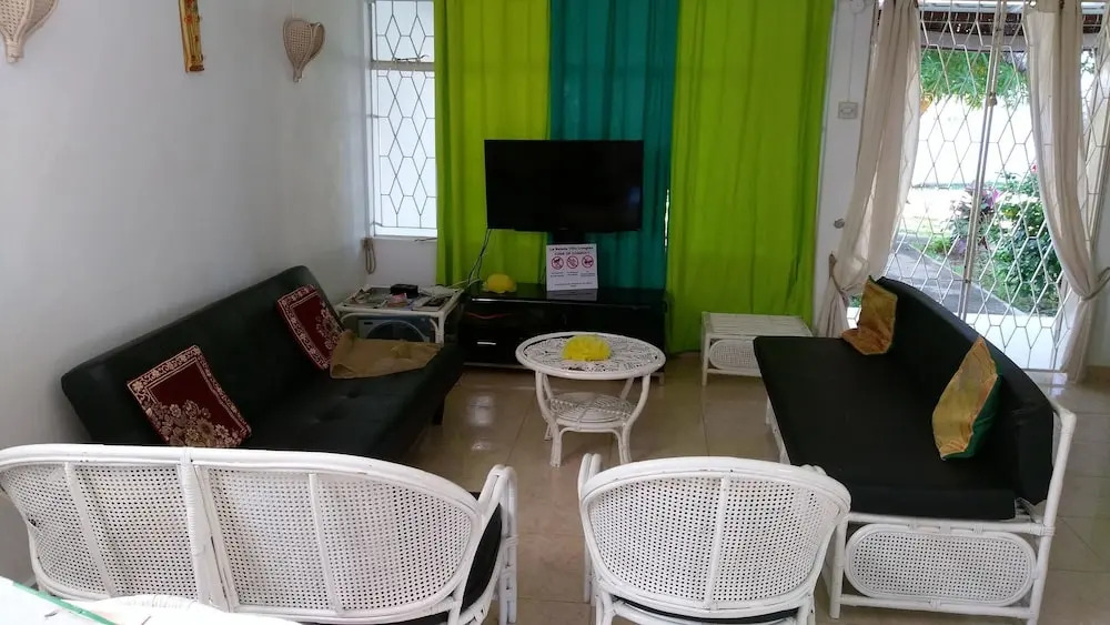 House With 3 Bedrooms in Trou-aux-biches, With Pool Access, Enclosed G