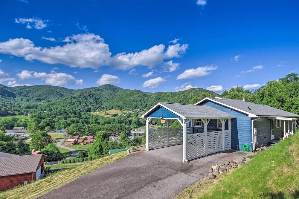Maggie Valley House w/ Mtn Views - 1 Mi to DT