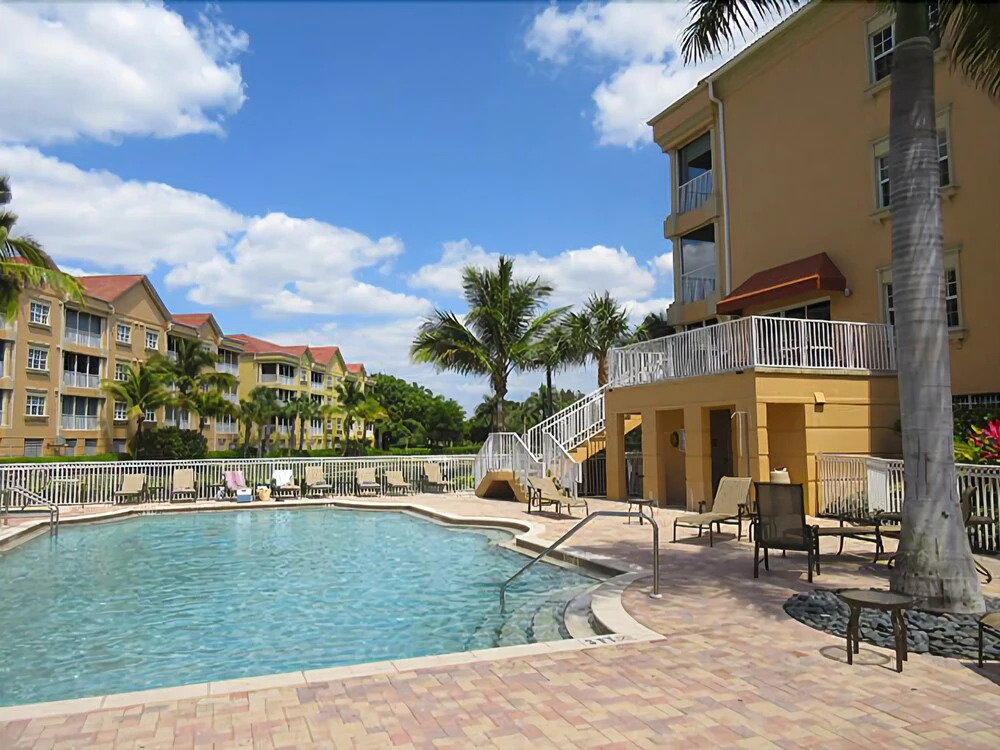 Bella Lago 122 by RedAwning