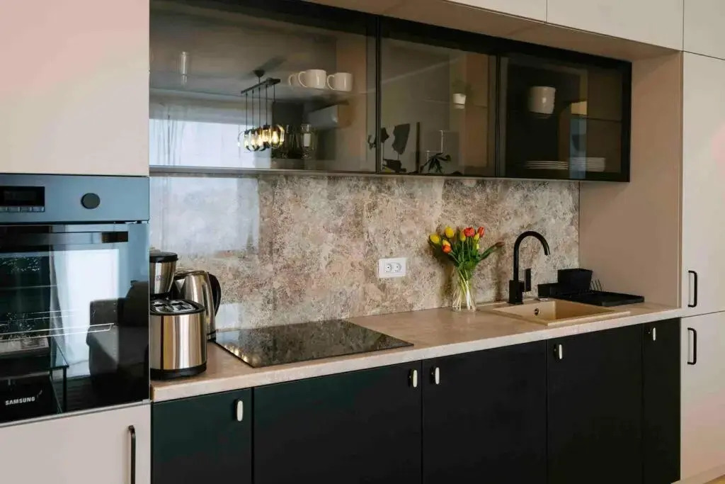 Bright 2BR Flat - Top Location - Green Views
