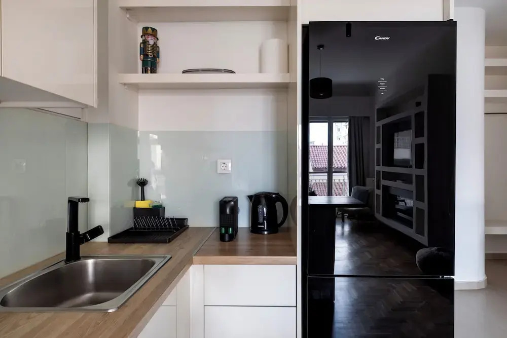 Attica - Captivating 2-Bedroom Apt & Balcony in Athens