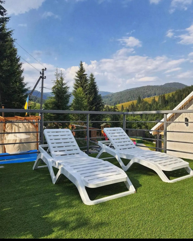Lastivka Guest House