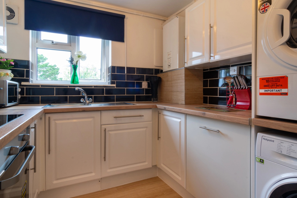 PickThePlace 3-bedroom Plymouth apartment