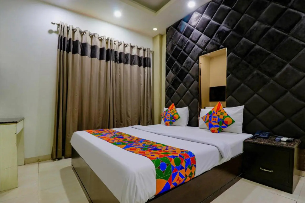 FabHotel Yug Villa