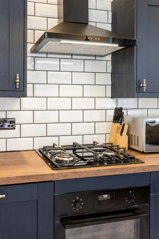 3 BEDROOM EDINBURGH VICTORIAN APARTMENT-6 Beds-Free Street Parking