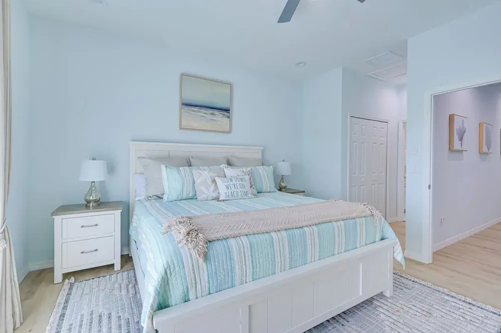 Steps to Dock & Sand! Waterfront Hudson Retreat