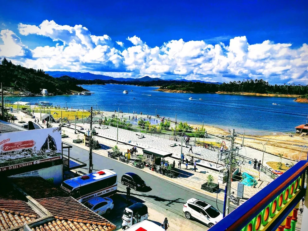 Aptos Plaza Principal, con y sin Vista al Embalse, frente Autobús, a 8 minutos de la Piedra del Peñol, TODO CERCA
