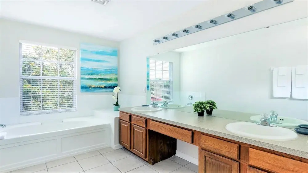 Home With Lakeview Close to Disney w Pool