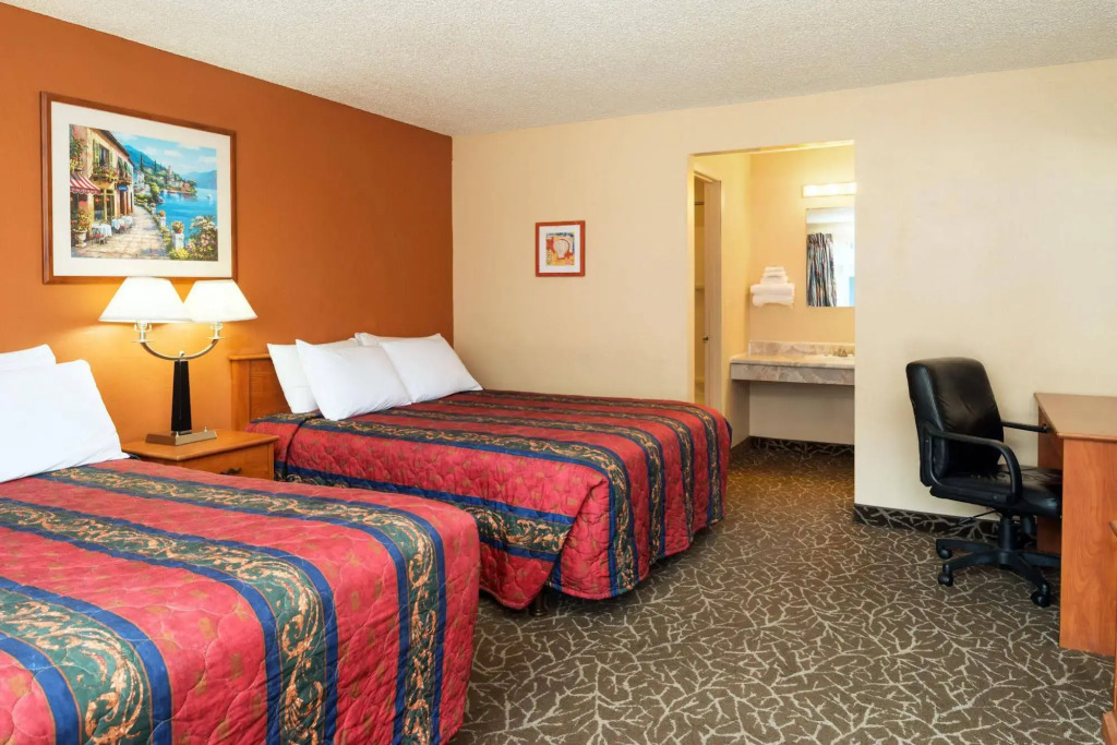 SilverStone Inn North Spokane