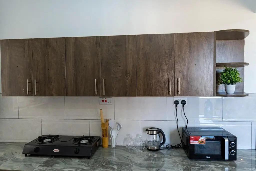 Light House- 1 BR- 43 inch Smart TV- Hot Shower