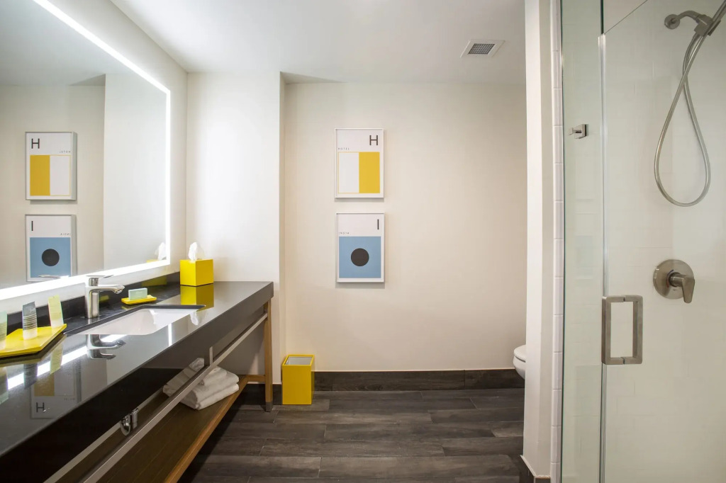 Hotel Indigo Seattle Everett Waterfront Place by IHG