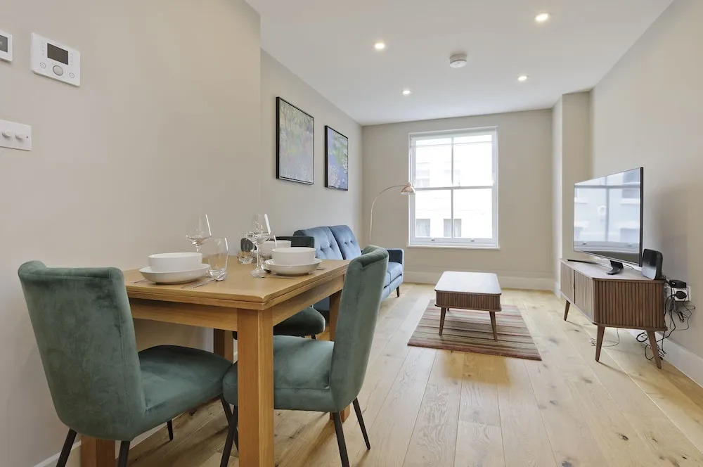 Immaculate new Apartment in Chelsea by Underthedoormat