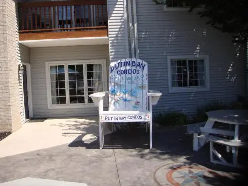Put-in-Bay Poolview Condo #7