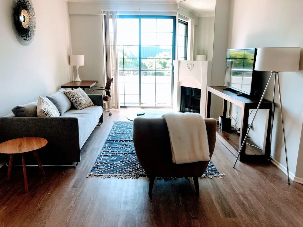 Lavish Suites At Bel Air