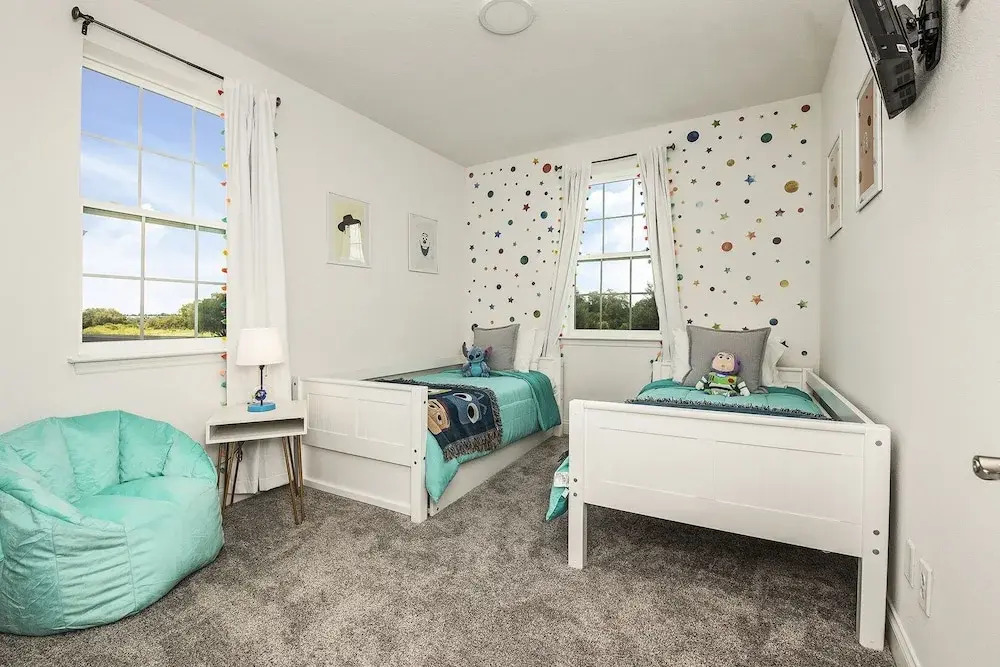Amazing New 5 Bedroom 4.5 Bathroom Townhome with Private Pool