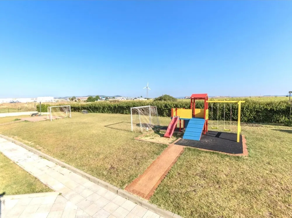 1-bed Modern Sea View Apartment in Aparthotel